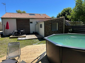 Maison 8 min en voiture de Chatelaillon plage avec piscine hors sol privative